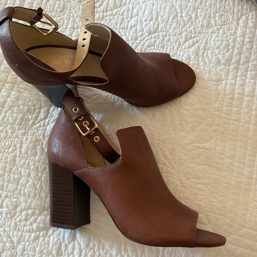Brand new Nine West chunky sandals